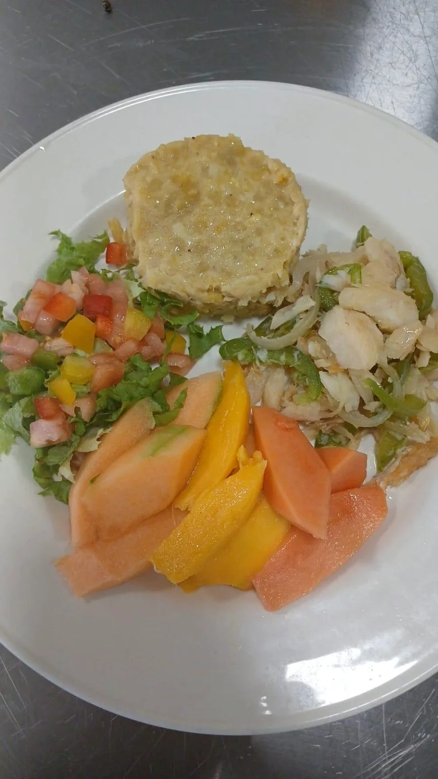 Fresh Fruit & Chicken Plate